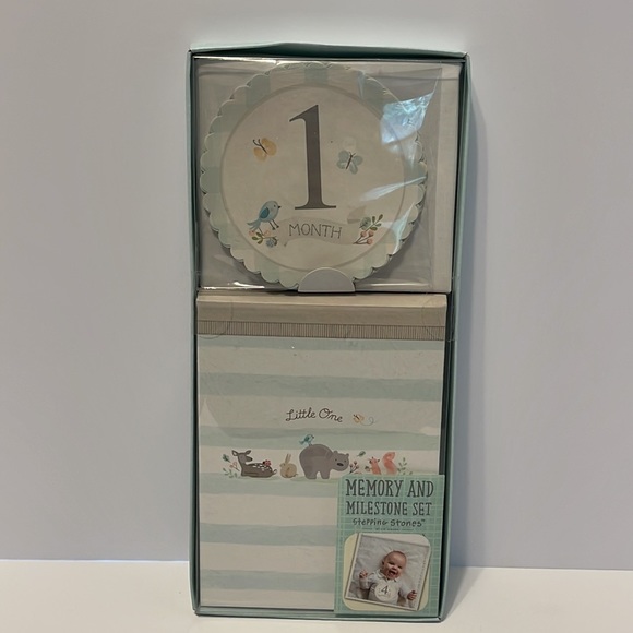 Baby Memory & Milestone Set Critters Photo Album & Belly Stickers NIB - Picture 2 of 5